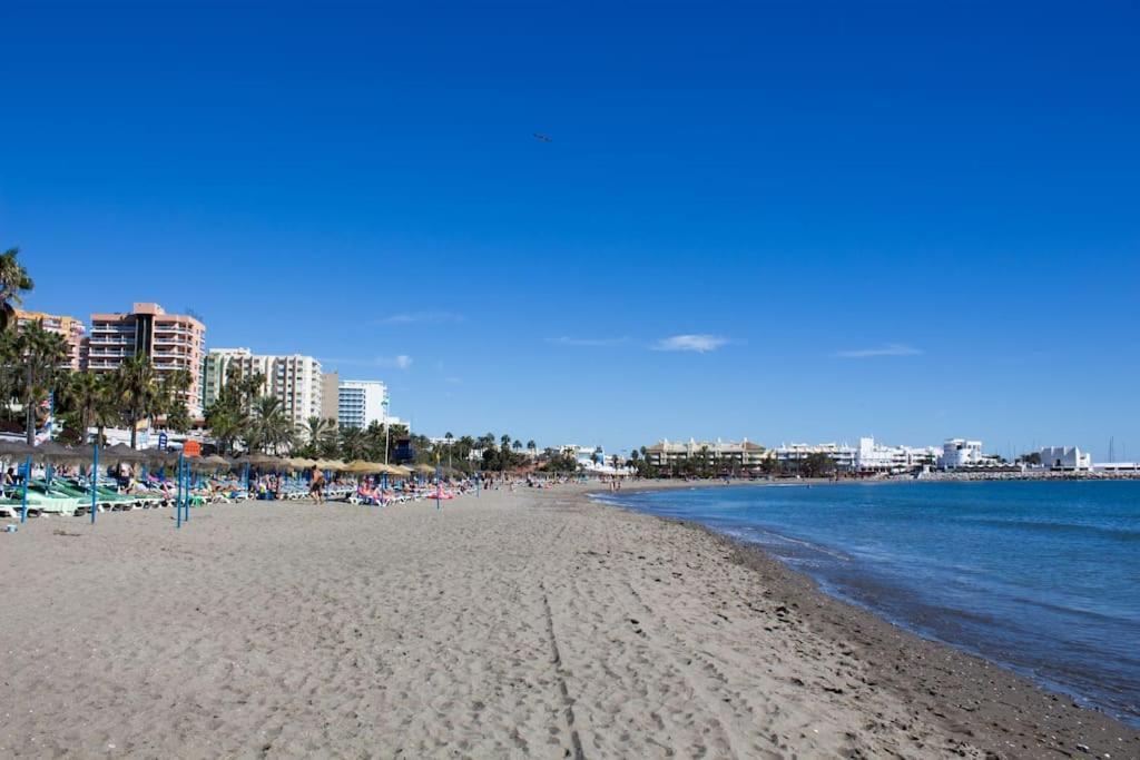 Wonderful Studio Apartment On The Beachfront Benalmádena Exterior photo