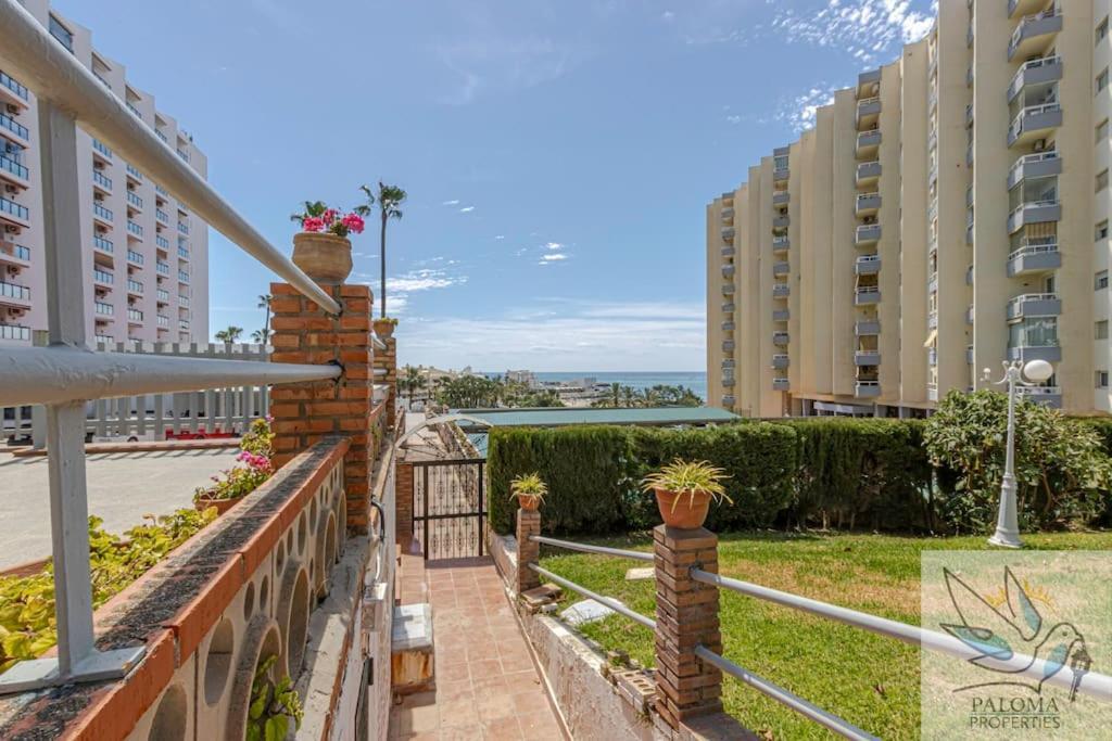 Wonderful Studio Apartment On The Beachfront Benalmádena Exterior photo