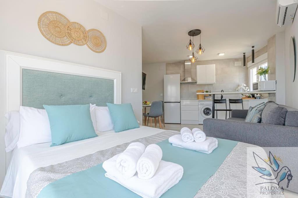 Wonderful Studio Apartment On The Beachfront Benalmádena Exterior photo